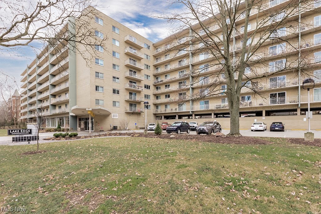 10301 Lake Avenue 822