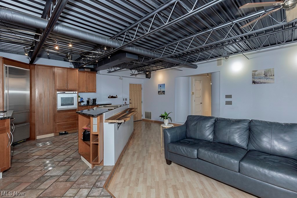 10301 Lake Avenue 822