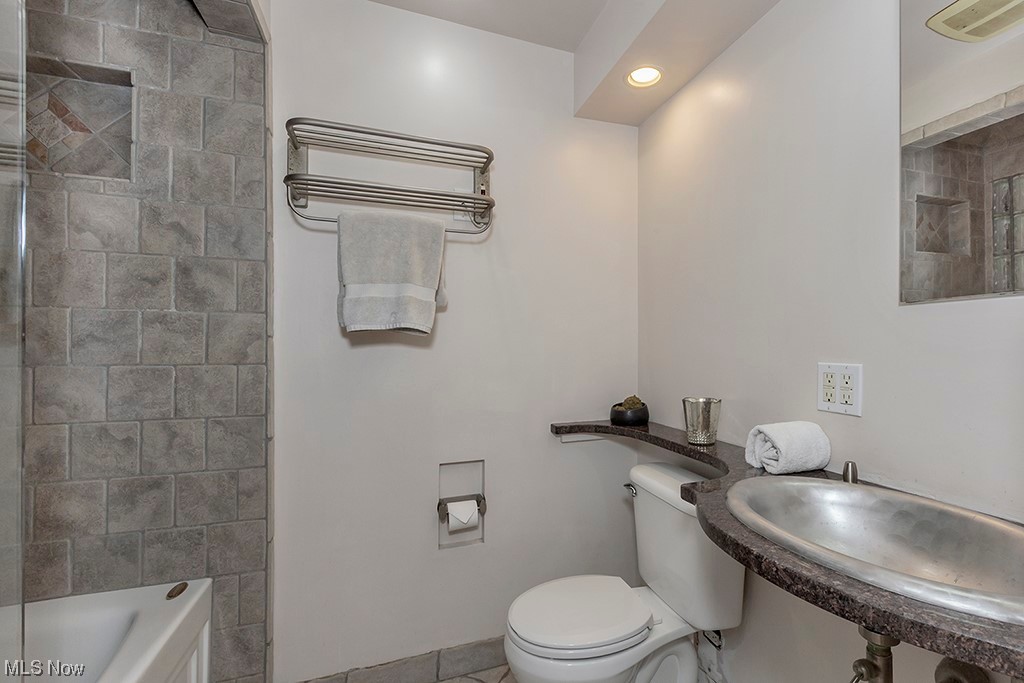 10301 Lake Avenue 822