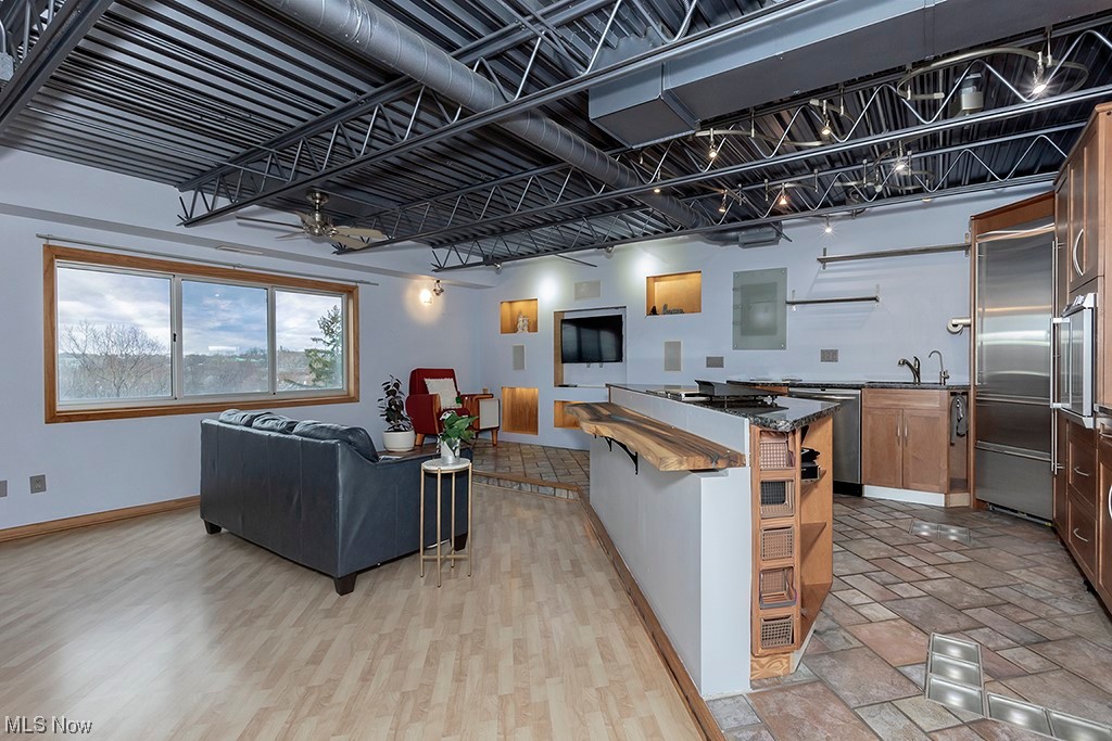 10301 Lake Avenue 822