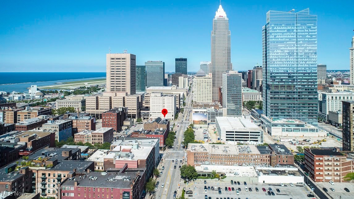 408 W Saint Clair Avenue 604