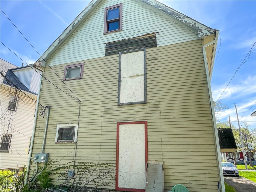 3527 E 151st Street