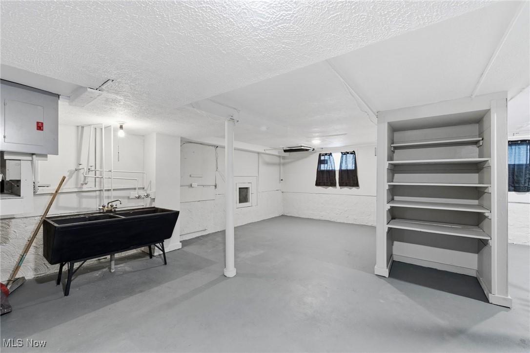 8 Shawondassee Drive