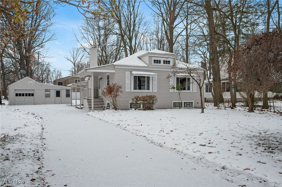 8 Shawondassee Drive