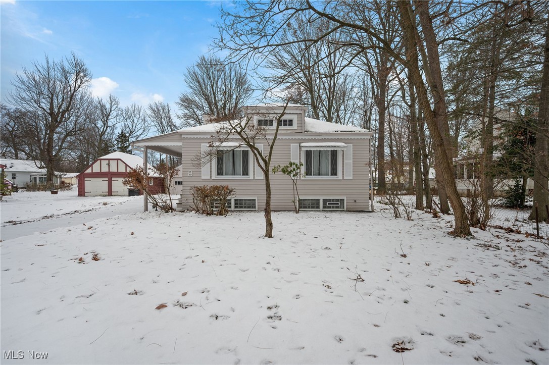 8 Shawondassee Drive