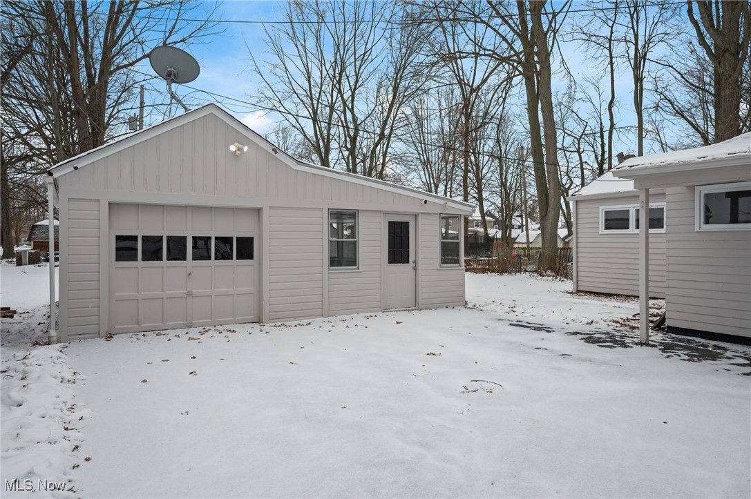 8 Shawondassee Drive