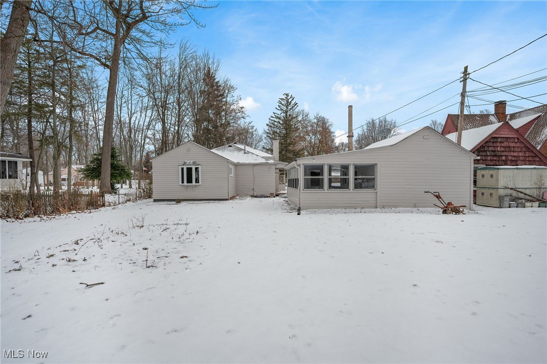 8 Shawondassee Drive
