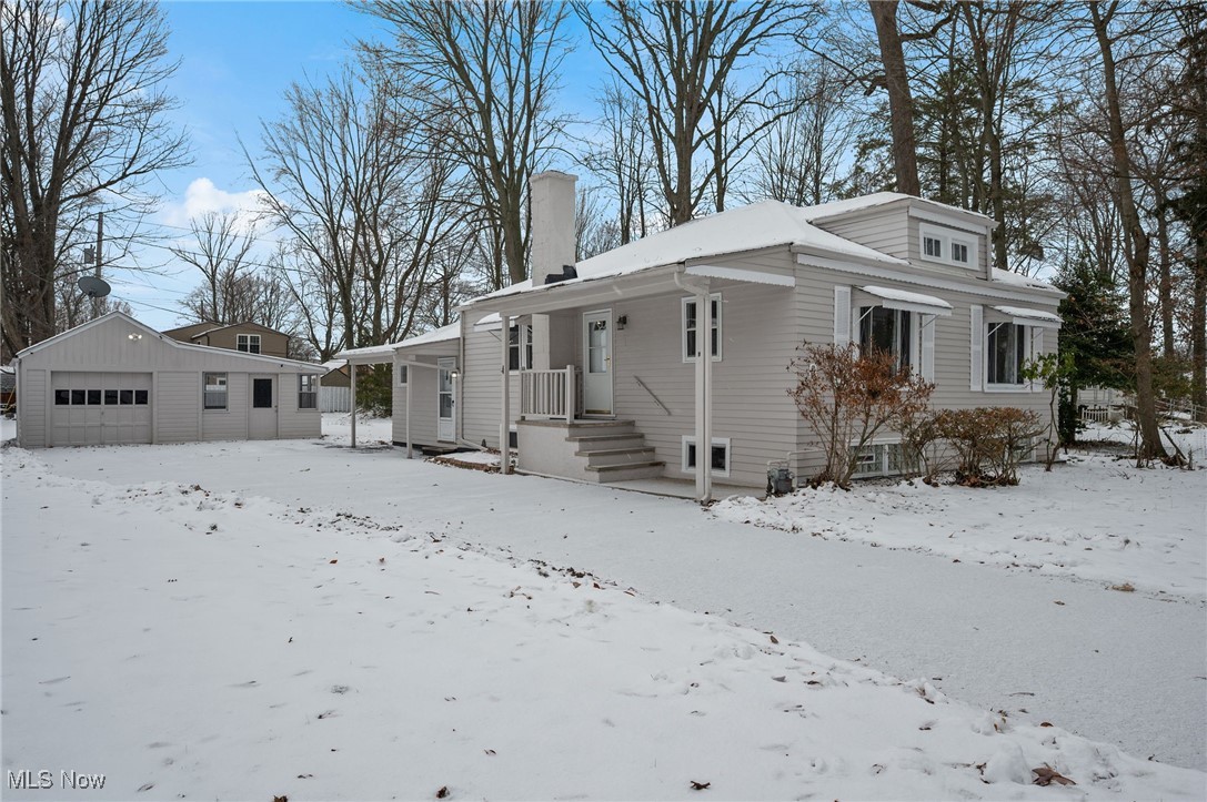 8 Shawondassee Drive