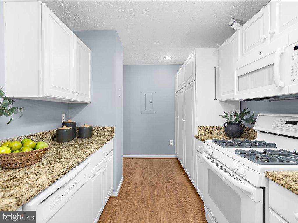 653 BURTONS COVE WAY 12