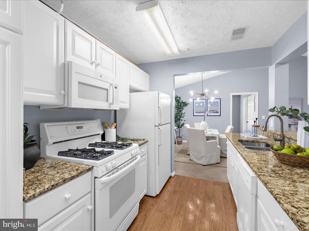 653 BURTONS COVE WAY 12