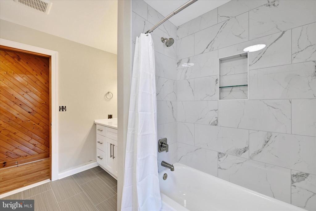 1116 INDIAN LANDING ROAD