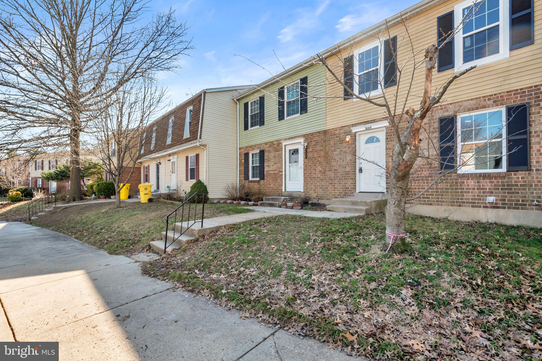 1869 ROBIN COURT