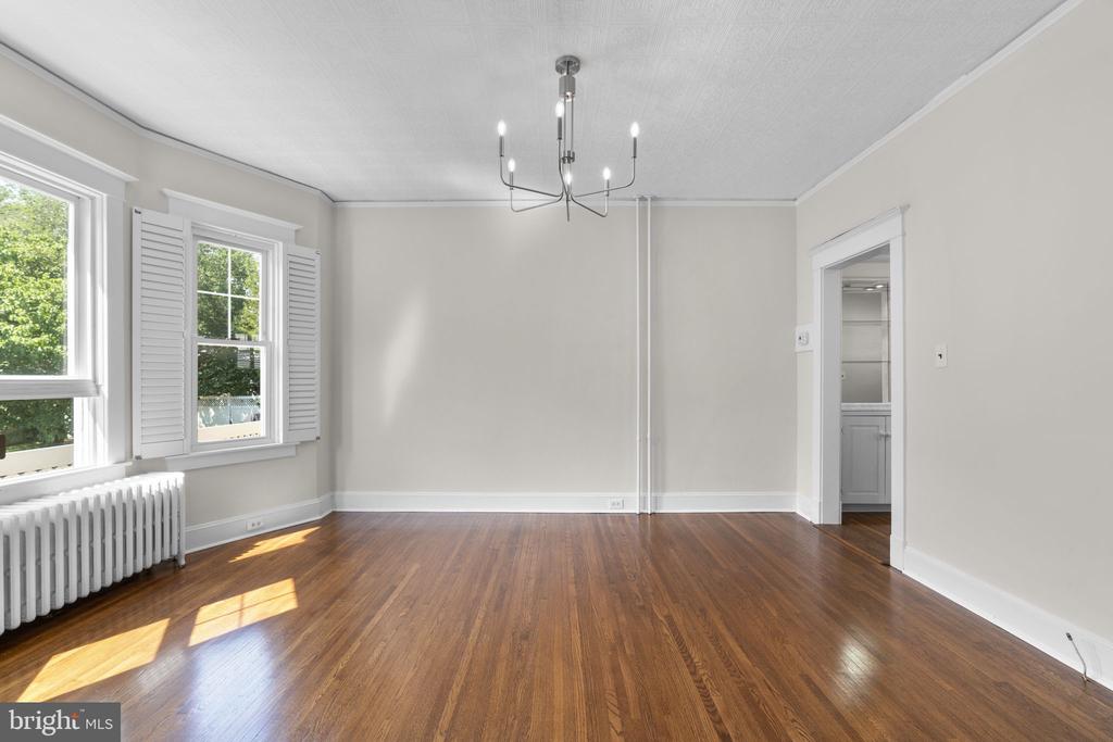 107 MONTICELLO AVENUE