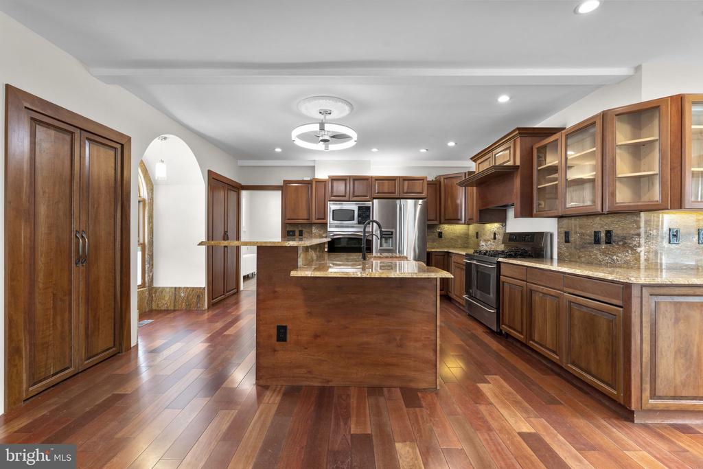 107 MONTICELLO AVENUE
