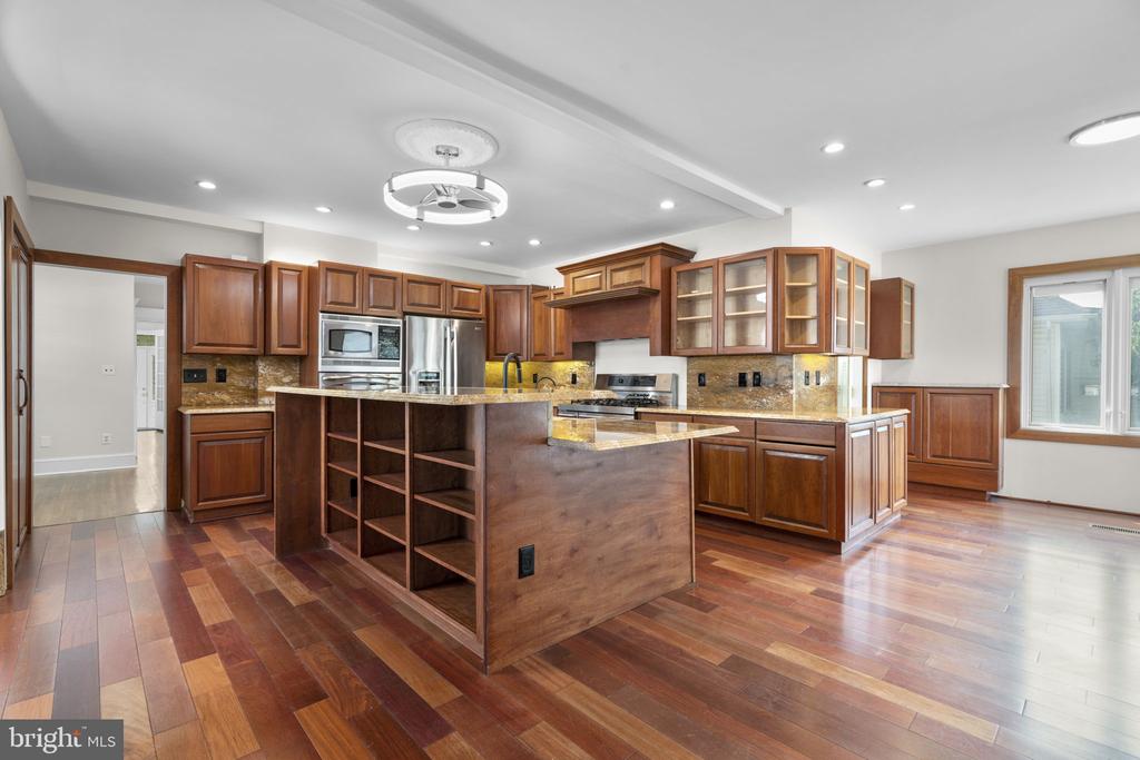107 MONTICELLO AVENUE