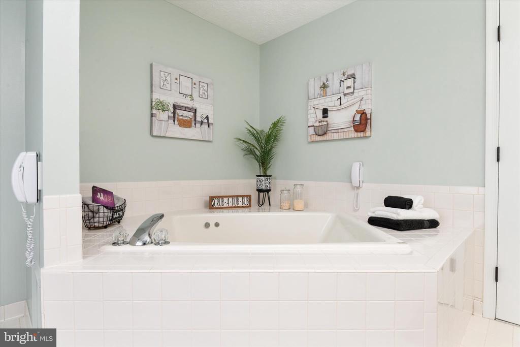 7786 GABRIEL GARTH COURT