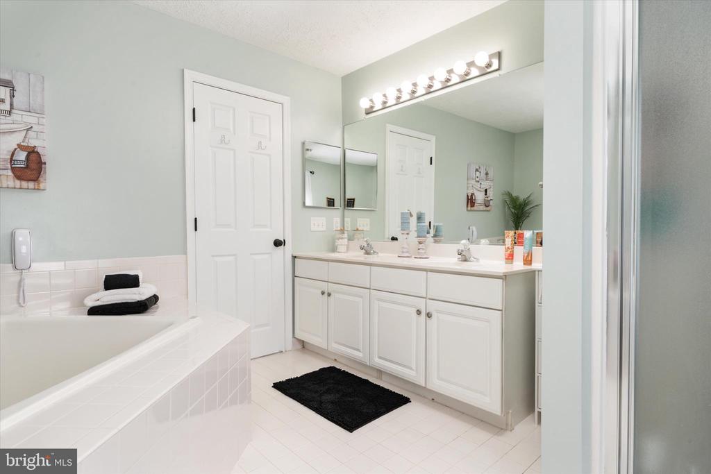 7786 GABRIEL GARTH COURT