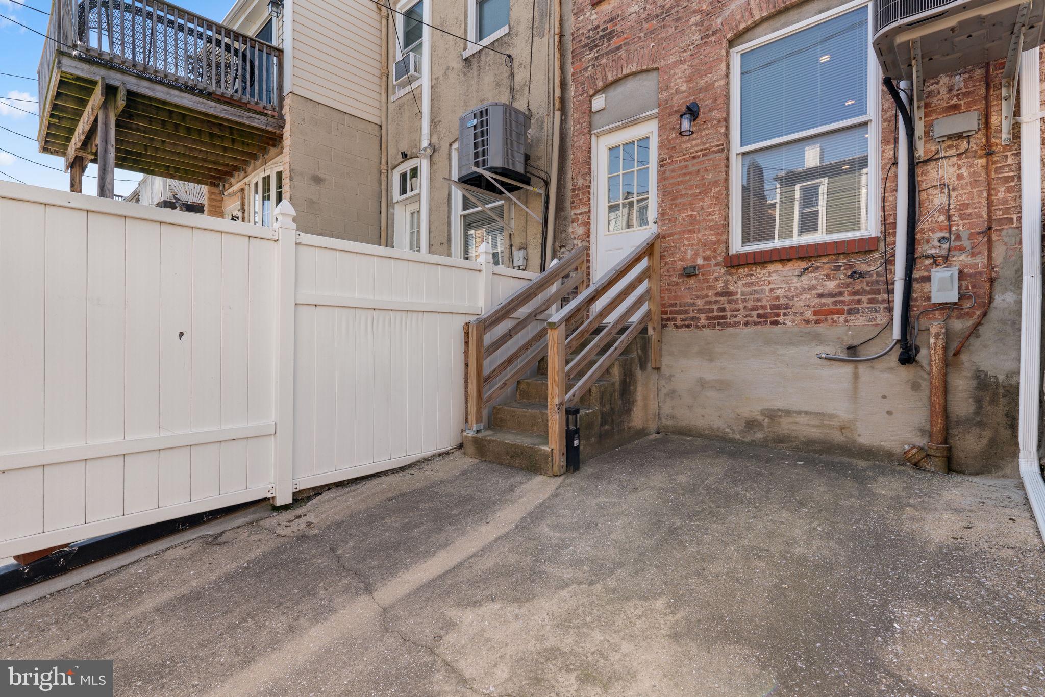 122 BURNETT STREET