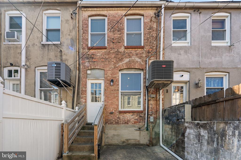 122 BURNETT STREET