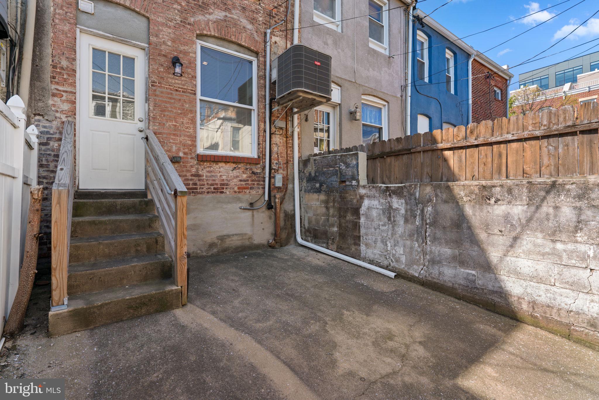 122 BURNETT STREET