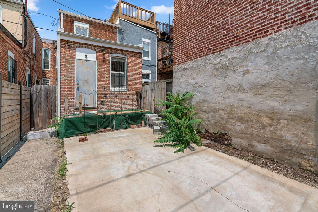 745 W CROSS STREET
