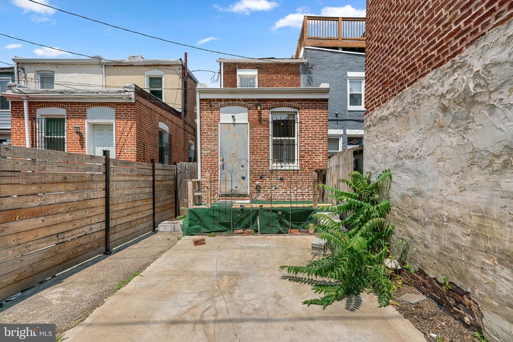 745 W CROSS STREET