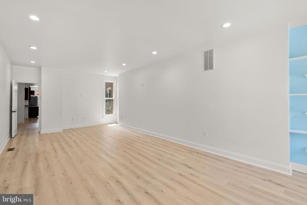 745 W CROSS STREET