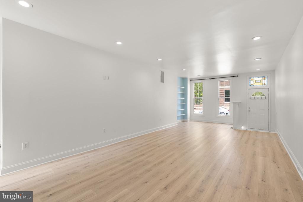 745 W CROSS STREET