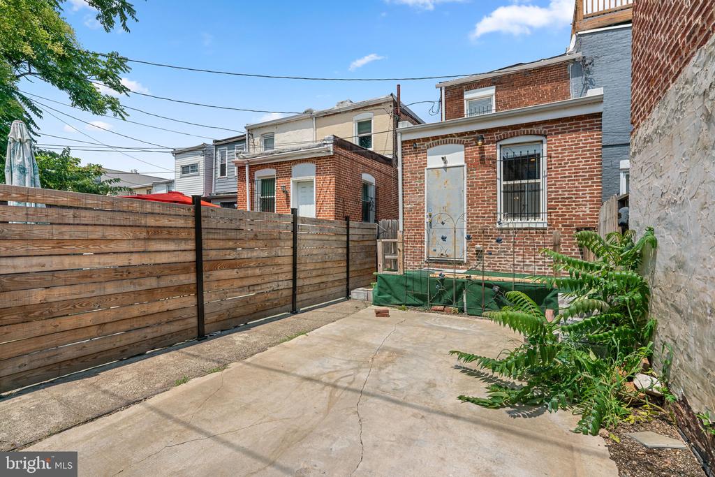 745 W CROSS STREET