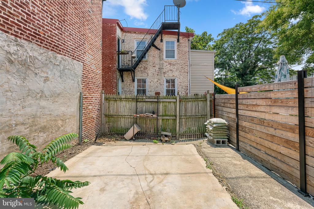 745 W CROSS STREET