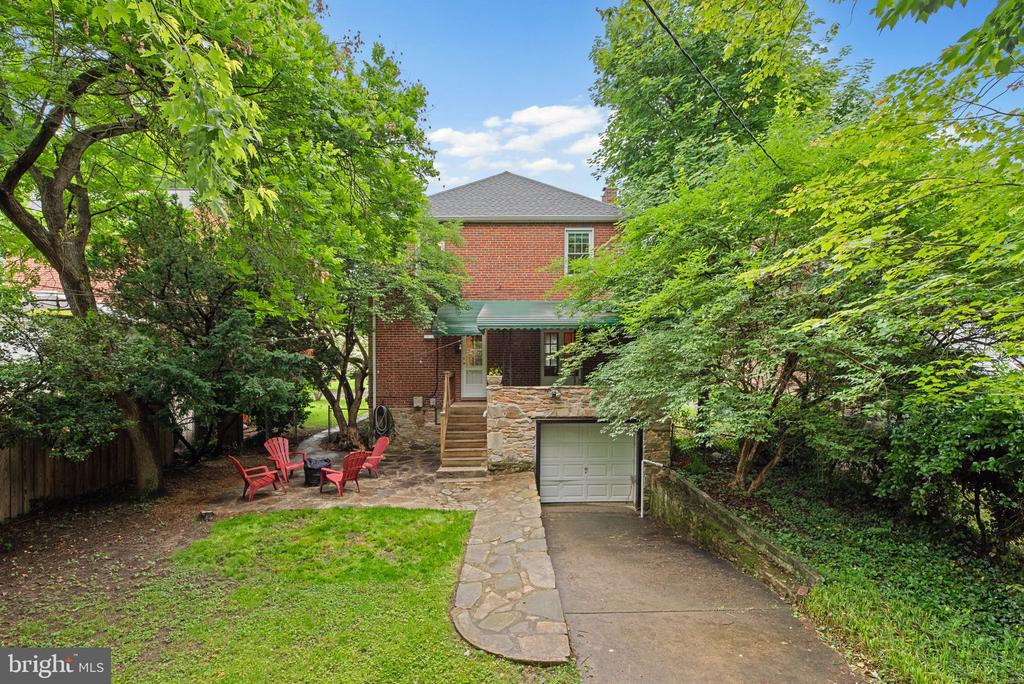 207 ROSEWOOD AVENUE