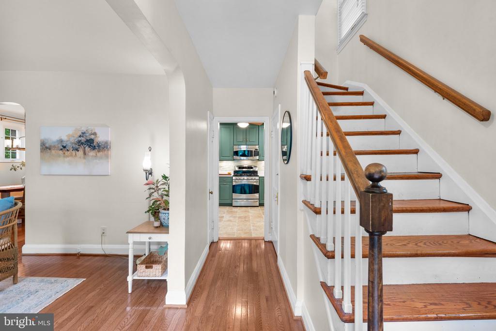 207 ROSEWOOD AVENUE