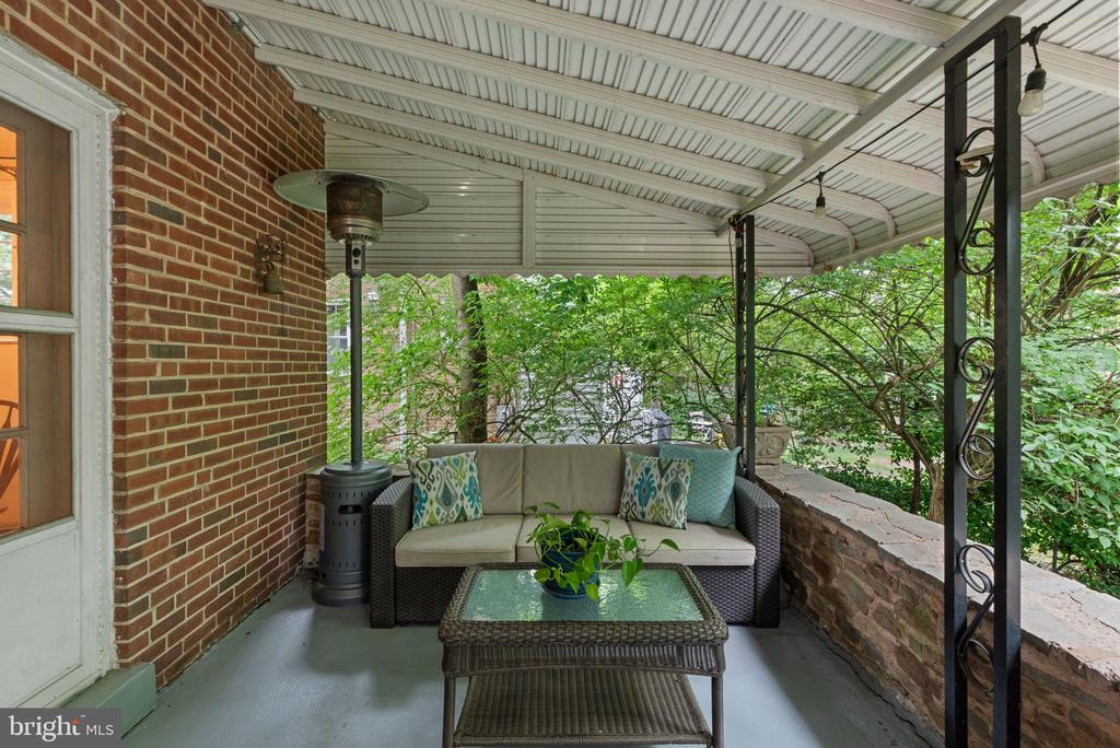 207 ROSEWOOD AVENUE