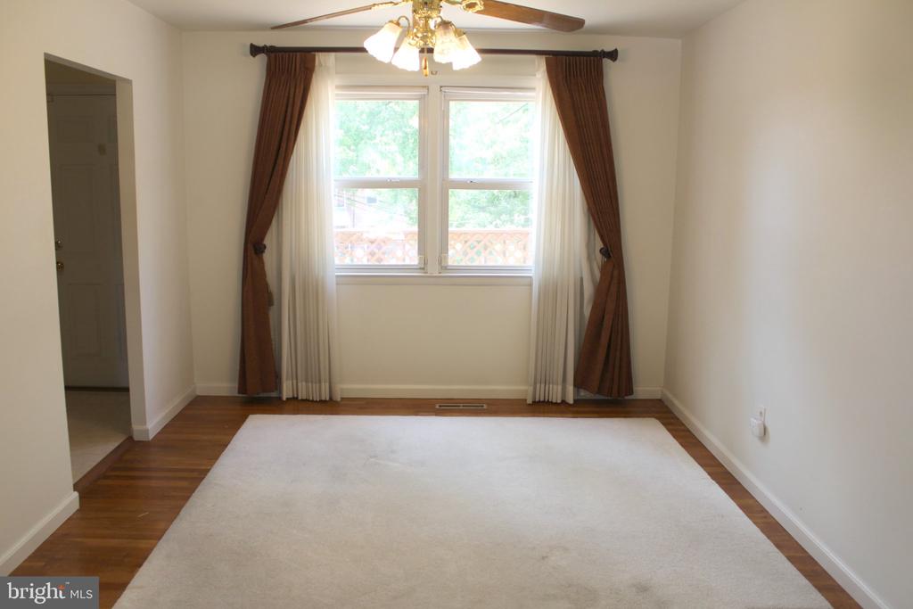 1120 LINKSIDE DRIVE