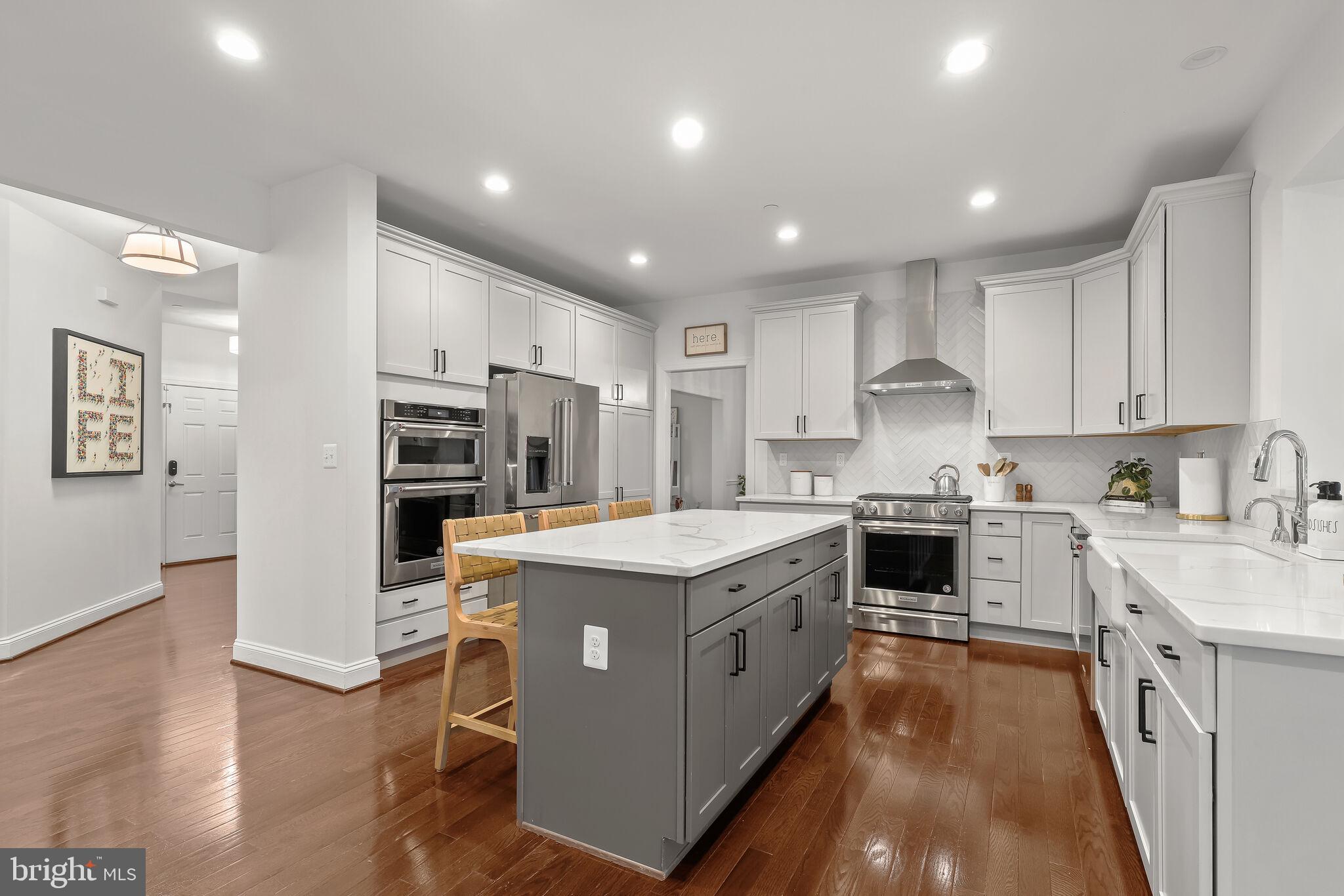 6691 CHATEAU BAY COURT