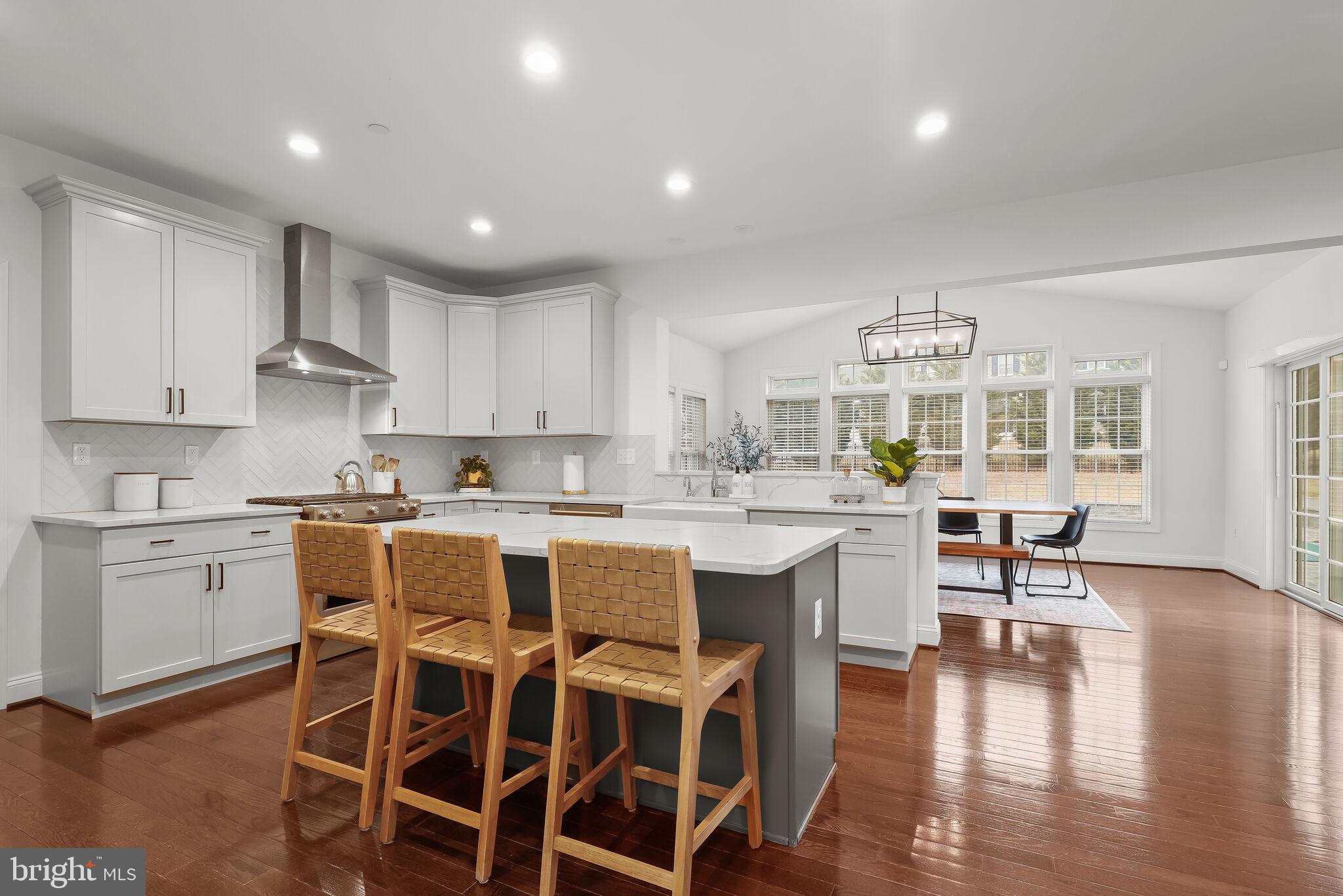 6691 CHATEAU BAY COURT