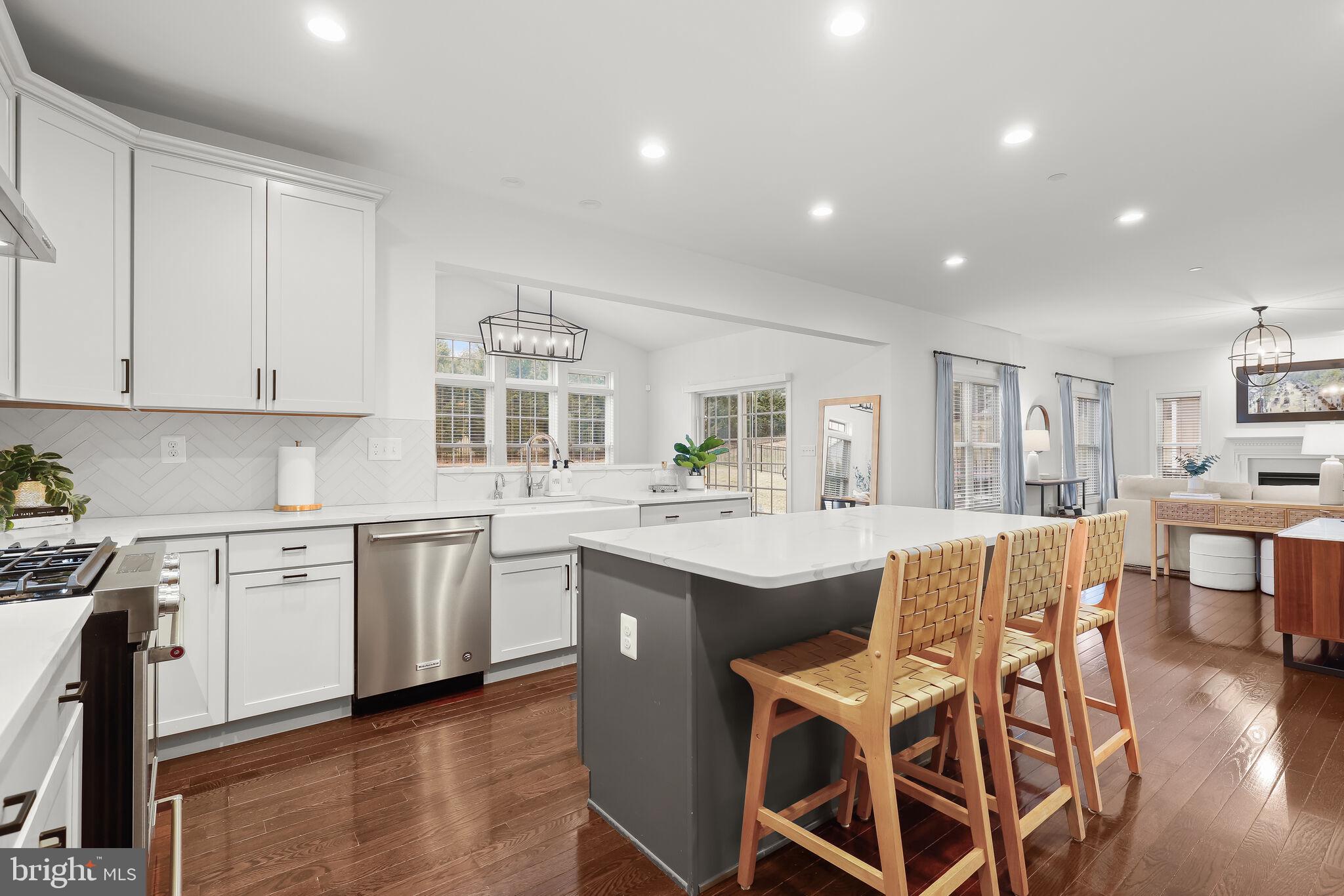 6691 CHATEAU BAY COURT