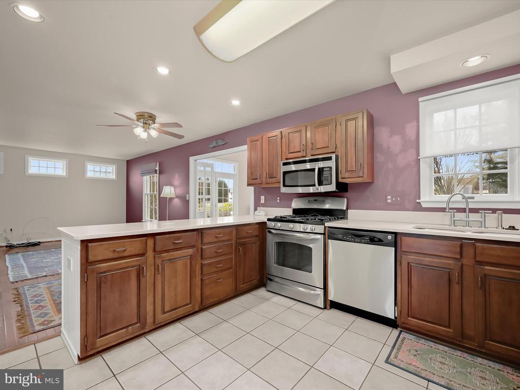 4805 LAUREN COURT