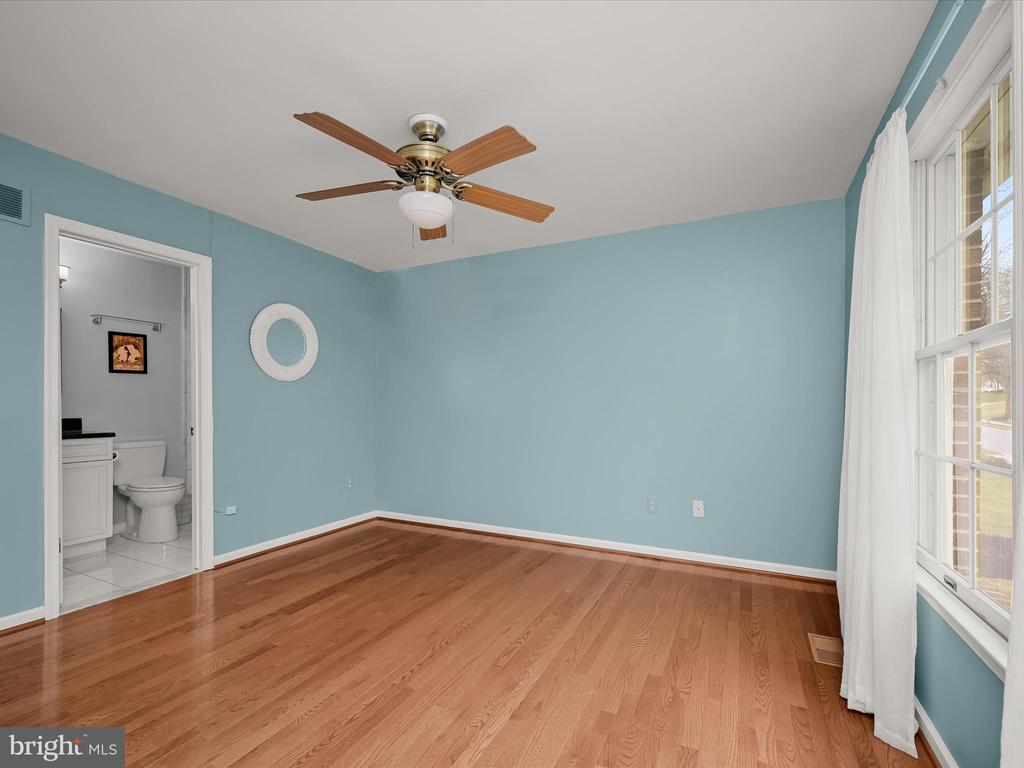 4805 LAUREN COURT