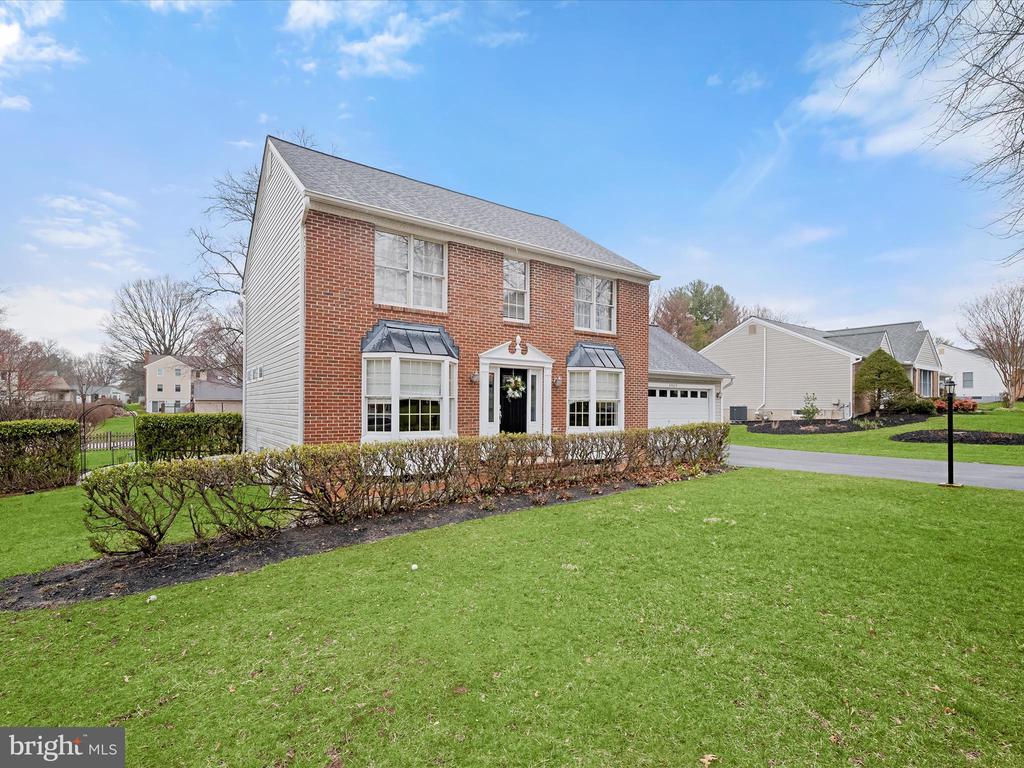 4805 LAUREN COURT