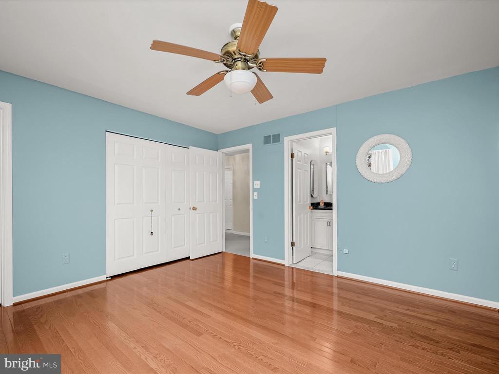 4805 LAUREN COURT