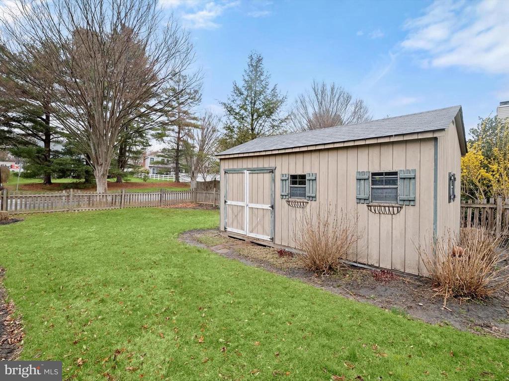 4805 LAUREN COURT
