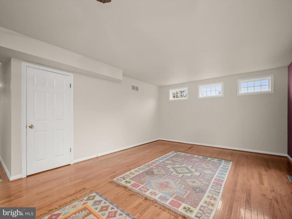 4805 LAUREN COURT