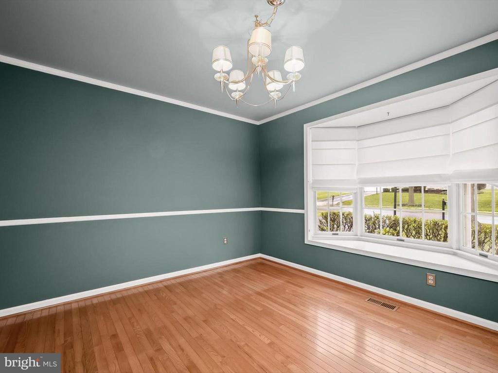 4805 LAUREN COURT