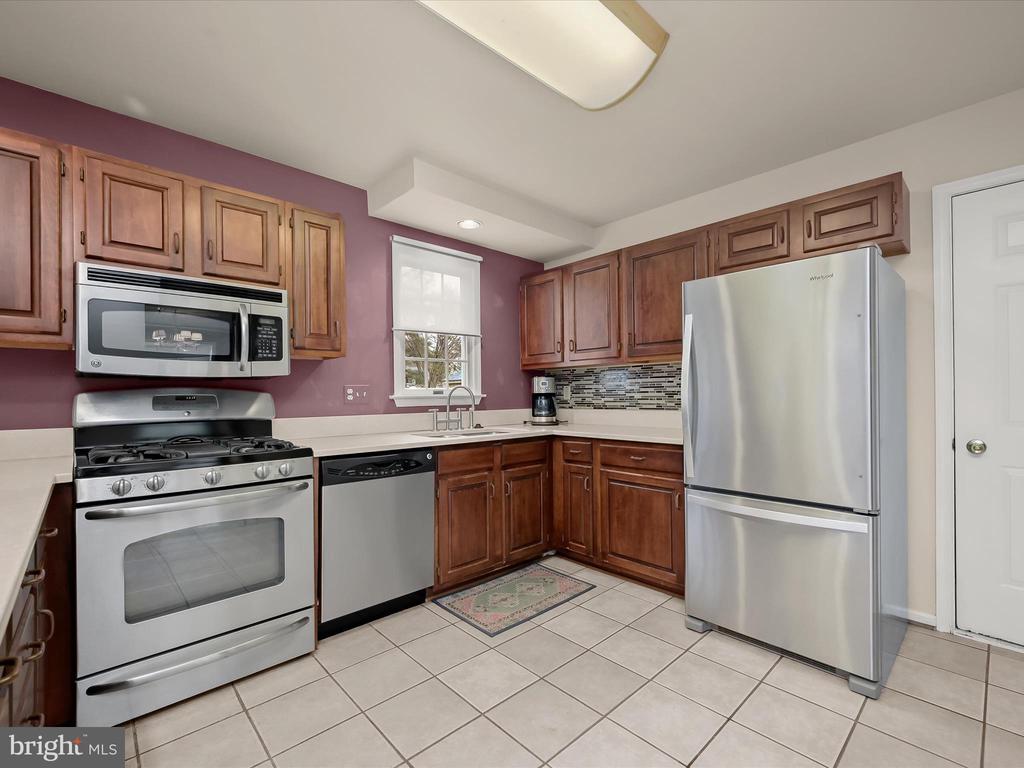 4805 LAUREN COURT