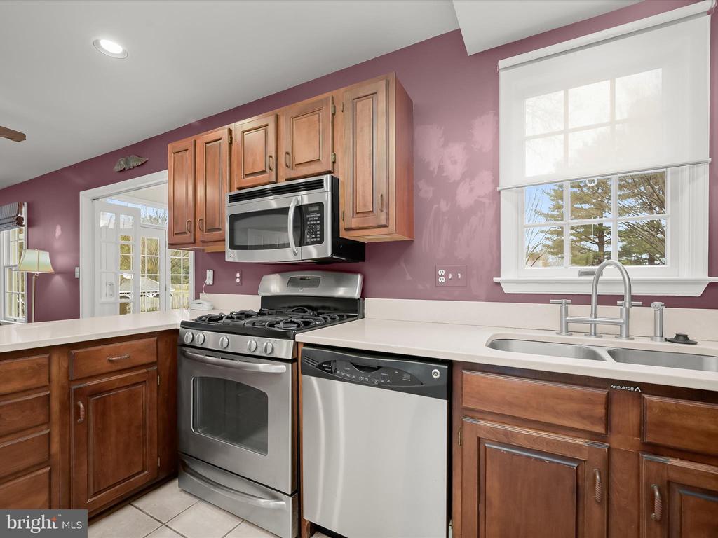 4805 LAUREN COURT
