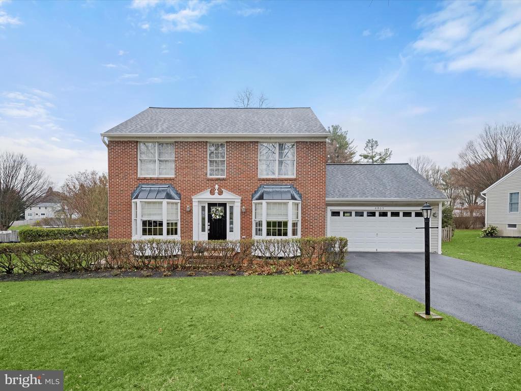 4805 LAUREN COURT