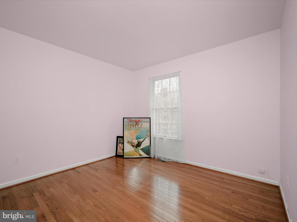 4805 LAUREN COURT