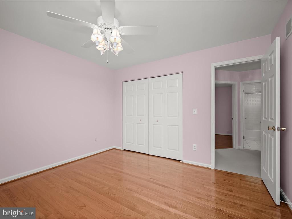 4805 LAUREN COURT