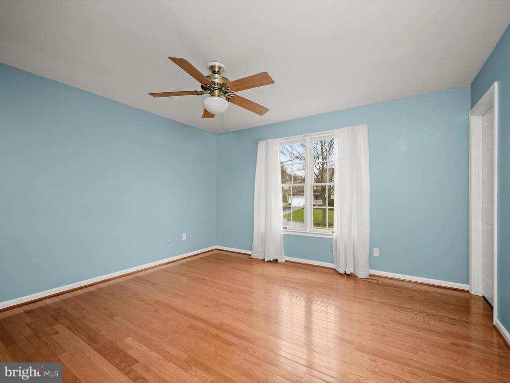 4805 LAUREN COURT